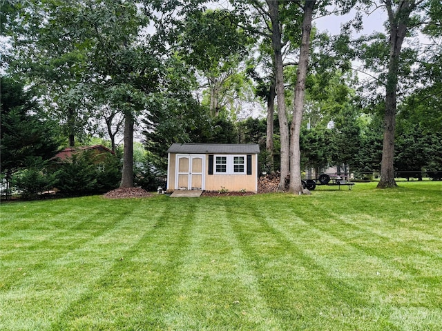 104 Laura Ct, Cherryville, NC 28021 - view of grassy yard with a storage shed