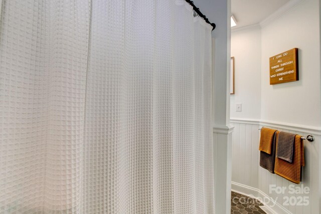 325 Chapman St, Chesterfield, SC 29709 - detailed view of wainscoting, crown molding, curtained shower, and a decorative wall