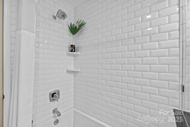2424 Cumberland Ave, Charlotte, NC 28203 - full bathroom with shower / tub combo with curtain