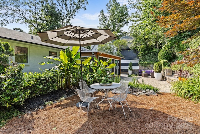 2424 Cumberland Ave, Charlotte, NC 28203 - view of yard with a patio