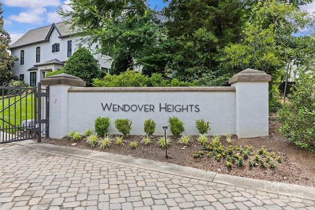 224 Wendover Heights Cir, Charlotte, NC 28211 - community sign with a gate