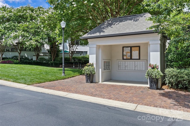 224 Wendover Heights Cir, Charlotte, NC 28211 - view of property's community with mail area and a yard