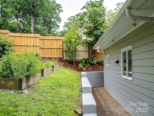 24 Warwick Rd, Asheville, NC 28803 - view of yard featuring a garden