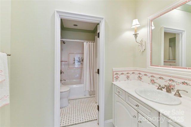 2240 La Maison Dr, Charlotte, NC 28226 - full bath featuring toilet, vanity, and shower / tub combo