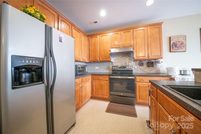 16525 Kettlewell Ln, Charlotte, NC 28277 - kitchen with appliances with stainless steel finishes, under cabinet range hood, backsplash, and recessed lighting