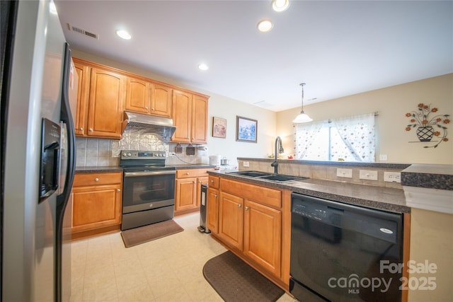 16525 Kettlewell Ln, Charlotte, NC 28277 - kitchen with stainless steel appliances, a sink, dark countertops, under cabinet range hood, and decorative backsplash