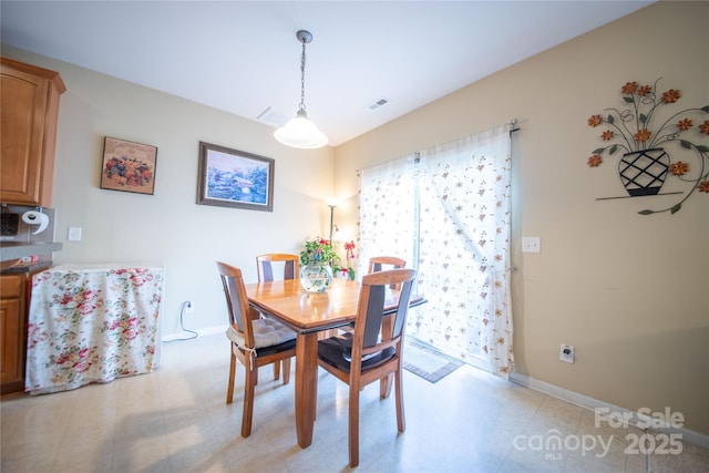 16525 Kettlewell Ln, Charlotte, NC 28277 - dining area with baseboards