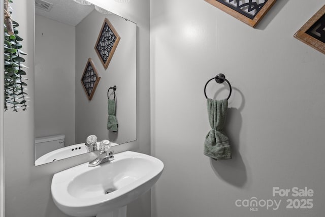 8906 Pickering Grove Ln, Charlotte, NC 28216 - half bath with a sink