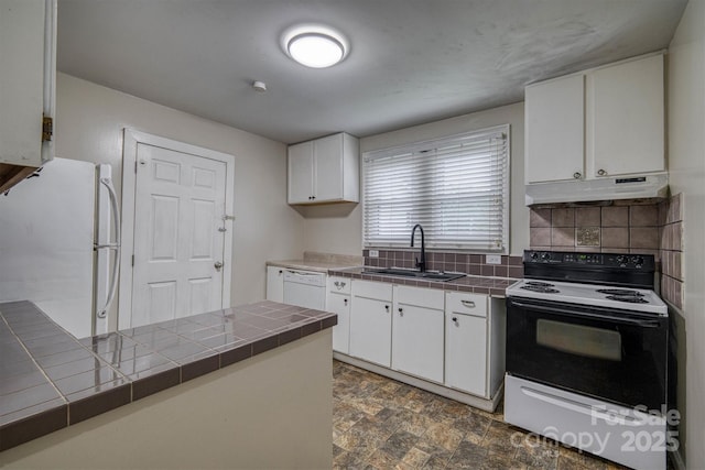 1036 20th St NE, Hickory, NC 28601 - kitchen featuring white appliances, a sink, tile countertops, under cabinet range hood, and backsplash