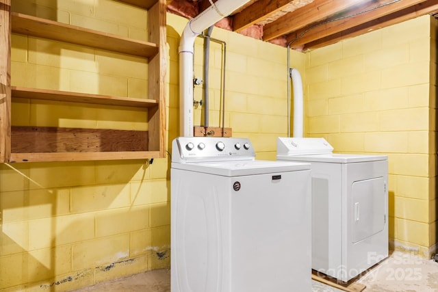 518 W School St, Maiden, NC 28650 - laundry room with washing machine and clothes dryer