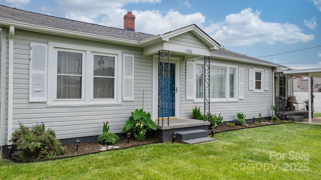1266 18th St NE, Hickory, NC 28601 - bungalow-style house with a front lawn and a chimney