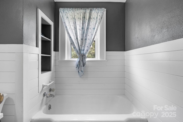 1266 18th St NE, Hickory, NC 28601 - bathroom with a bath, a textured wall, and wainscoting