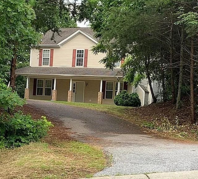 907 Gleason St, Arden, NC 28704 - view of front facade with driveway and a porch