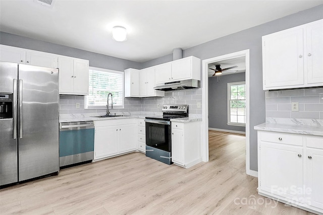 7118 April Ridge Ln, Charlotte, NC 28215 - kitchen featuring stainless steel appliances, a sink, under cabinet range hood, decorative backsplash, and ceiling fan