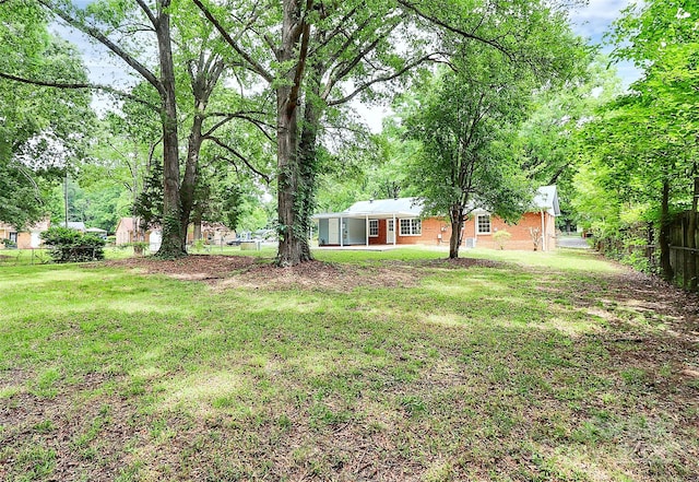 7118 April Ridge Ln, Charlotte, NC 28215 - view of yard