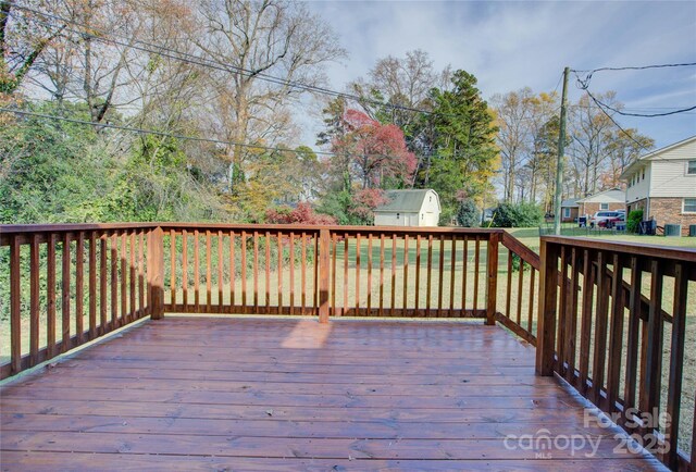 8607 Larchmont Cir, Charlotte, NC 28214 - view of wooden terrace