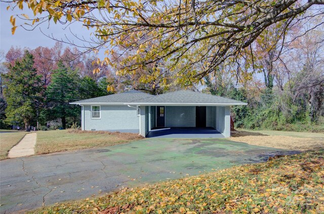 8607 Larchmont Cir, Charlotte, NC 28214 - view of outbuilding with driveway and a carport