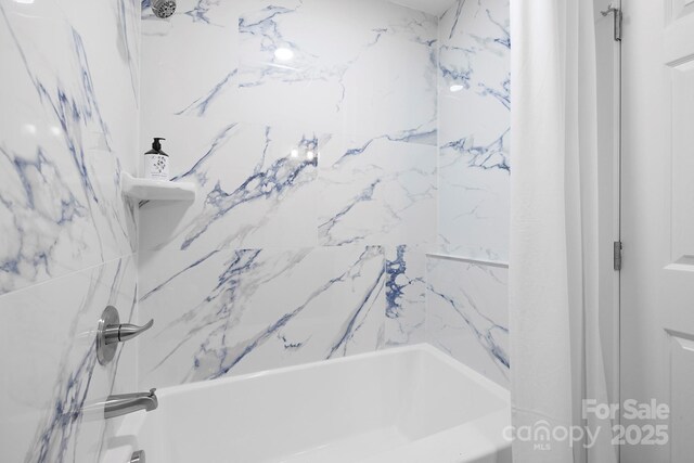 4838 Keats Ave, Charlotte, NC 28212 - full bath featuring shower / bath combo with shower curtain