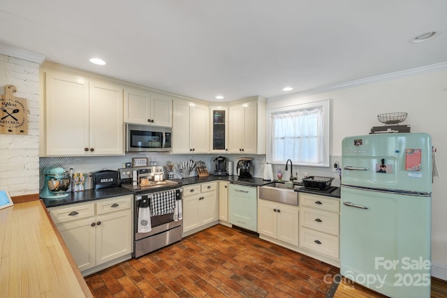 432 4th Street Pl SW, Hickory, NC 28602 - kitchen featuring appliances with stainless steel finishes, a sink, tasteful backsplash, dark countertops, and crown molding