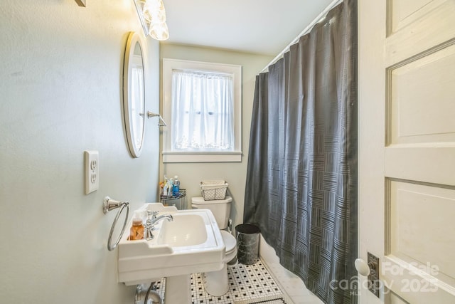 432 4th Street Pl SW, Hickory, NC 28602 - full bath featuring toilet, shower / tub combo with curtain, and a sink