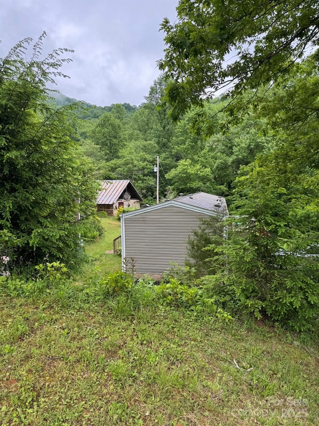 view of yard with a view of trees