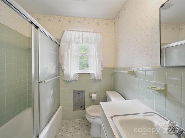 220 Lakeview Dr, Belmont, NC 28012 - bathroom featuring wallpapered walls, toilet, heating unit, enclosed tub / shower combo, and wainscoting