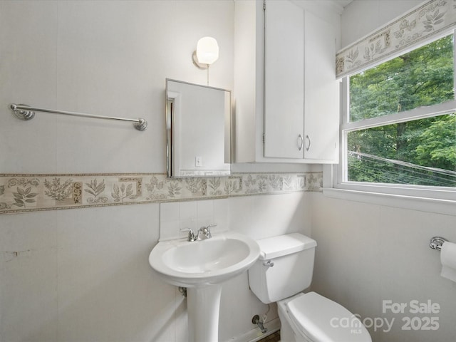 220 Lakeview Dr, Belmont, NC 28012 - half bathroom featuring toilet