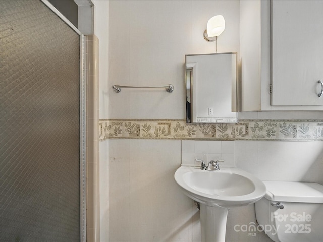 220 Lakeview Dr, Belmont, NC 28012 - bathroom featuring a shower stall, toilet, a wainscoted wall, and tile walls