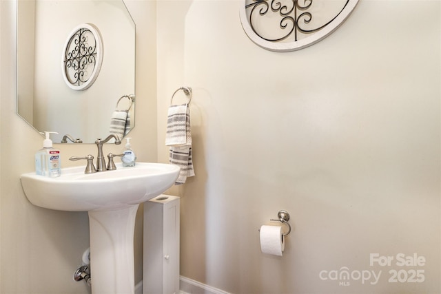 9814 Tompkins Ln, Waxhaw, NC 28173 - bathroom with a sink