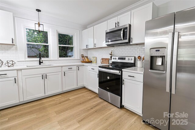940 N New Hope Rd, Gastonia, NC 28054 - kitchen featuring stainless steel appliances, a sink, light wood finished floors, light countertops, and backsplash
