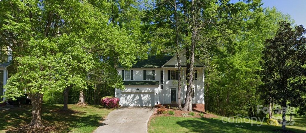 8731 Woodhill Manor Ct, Charlotte, NC 28215 - photo 1