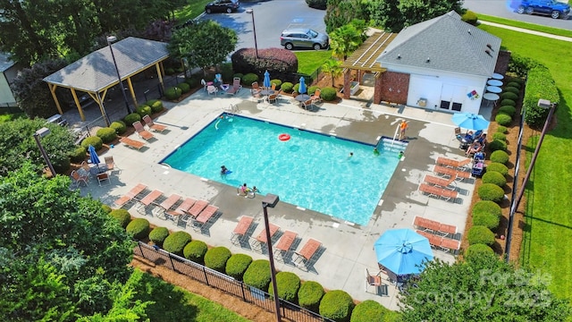 415 Glandon Ct, Fort Mill, SC 29708 - community pool with a patio area