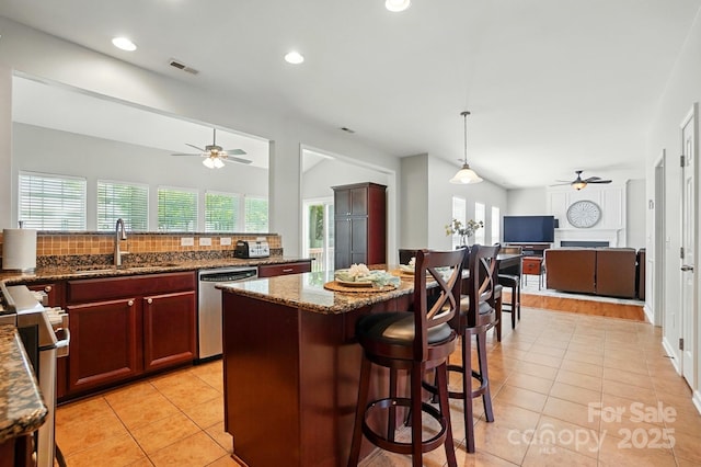 415 Glandon Ct, Fort Mill, SC 29708 - kitchen with stainless steel appliances, ceiling fan, a sink, decorative backsplash, and recessed lighting