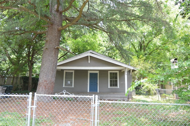 1216 Mountain Ave, Gastonia, NC 28052 - bungalow-style home featuring a porch, a fenced front yard, and a gate