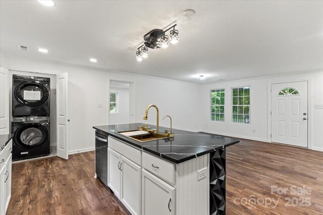 704 W Border St, Dallas, NC 28034 - kitchen with stacked washer / dryer, a sink, dark countertops, dark wood-type flooring, and recessed lighting
