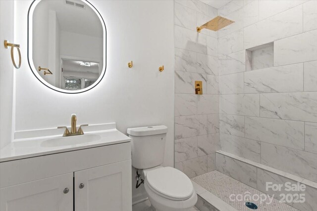704 W Border St, Dallas, NC 28034 - bathroom featuring a tile shower, vanity, and toilet