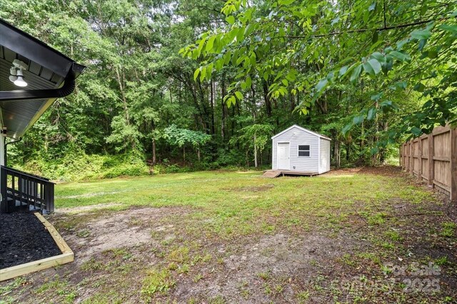 704 W Border St, Dallas, NC 28034 - view of yard