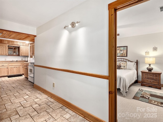 505 Middle Top Loop, Maggie Valley, NC 28751 - kitchen featuring gas stove, baseboards, light brown cabinets, white microwave, and light countertops