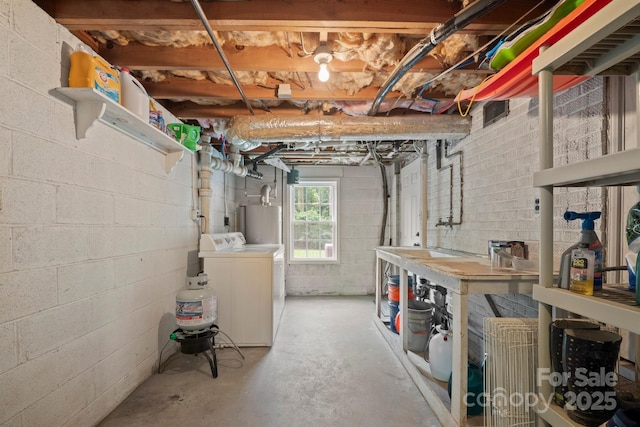 81 21st Ave NW, Hickory, NC 28601 - basement with washer / clothes dryer, water heater, and concrete block wall