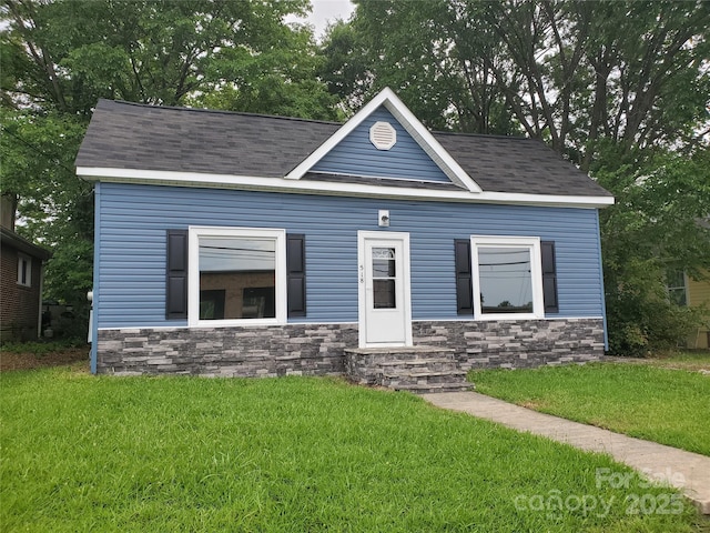 518 N Fulton St, Salisbury, NC 28144 - view of front of property with stone siding and a front lawn