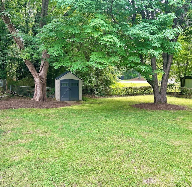 4906 Charleston Dr, Charlotte, NC 28212 - view of yard with a storage shed