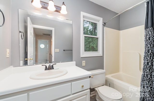 3884 Snider Cir, Hickory, NC 28602 - bathroom with toilet, vanity, shower / bath combo with shower curtain, and a textured ceiling