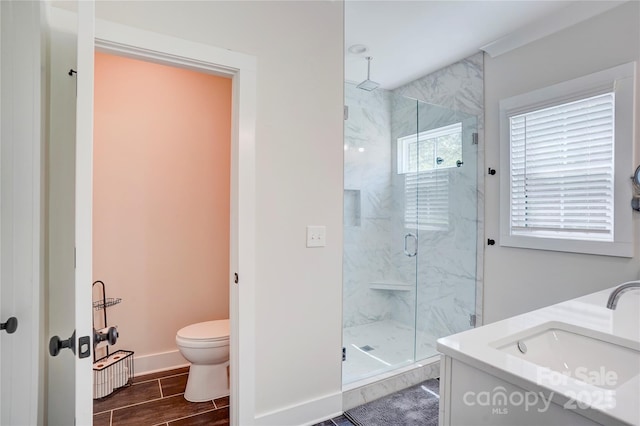 1062 Willow Ridge Ln, Fort Mill, SC 29707 - full bath featuring a marble finish shower, toilet, double vanity, wood tiled floors, and baseboards
