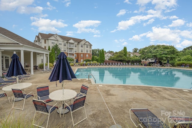 9210 Ginhouse Ln, Charlotte, NC 28277 - community pool with a patio area