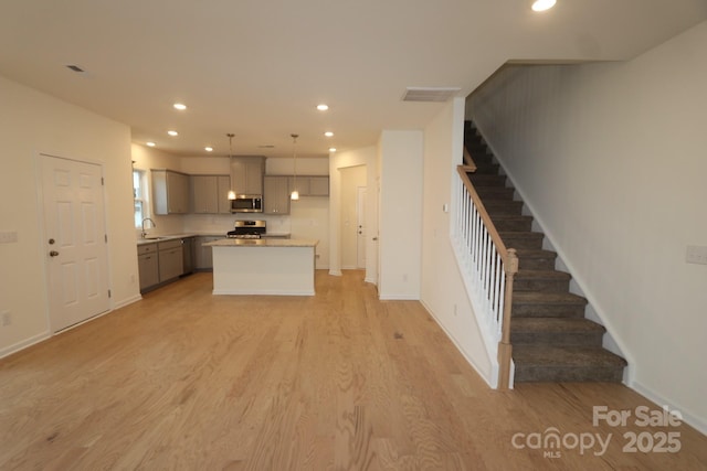 222 Harpers Run Ln, Matthews, NC 28104 - kitchen featuring stainless steel appliances, gray cabinetry, a sink, light wood-style floors, and recessed lighting