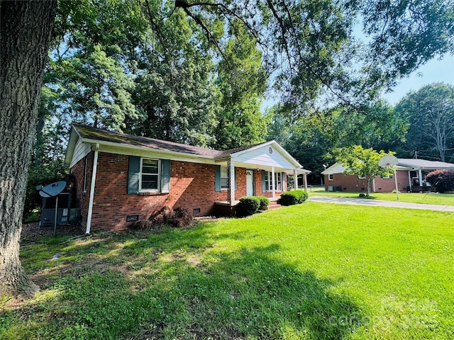 316 Meadowood Cir, Kannapolis, NC 28081 - single story home featuring crawl space, a porch, brick siding, a front yard, and driveway