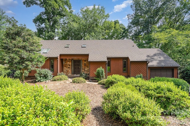 1601 Wandering Way Dr, Charlotte, NC 28226 - mid-century modern home with an attached garage, stone siding, and roof with shingles