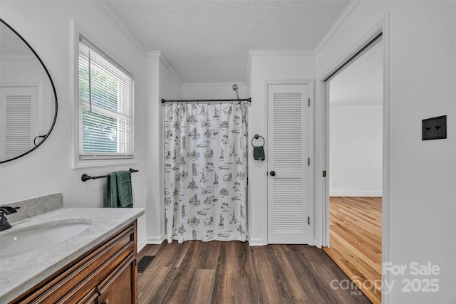 3804 Lippard Ln, Valdese, NC 28690 - bathroom featuring wood finished floors, vanity, crown molding, a textured ceiling, and a shower with curtain