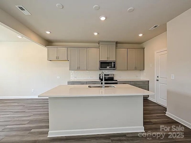 213 Jp Dr, Albemarle, NC 28001 - kitchen with stainless steel appliances, a sink, gray cabinets, dark wood-style floors, and recessed lighting