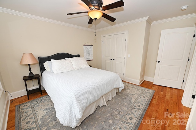 6302 Dwayne Starnes Dr, Hickory, NC 28602 - bedroom with a closet, crown molding, light wood-style floors, baseboards, and ceiling fan